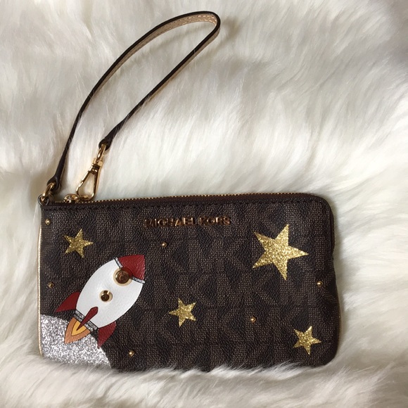 Michael Kors Handbags - 🎉🎊HP🎉🎊❤️❤️Michael Kors Wristlet❤️❤️